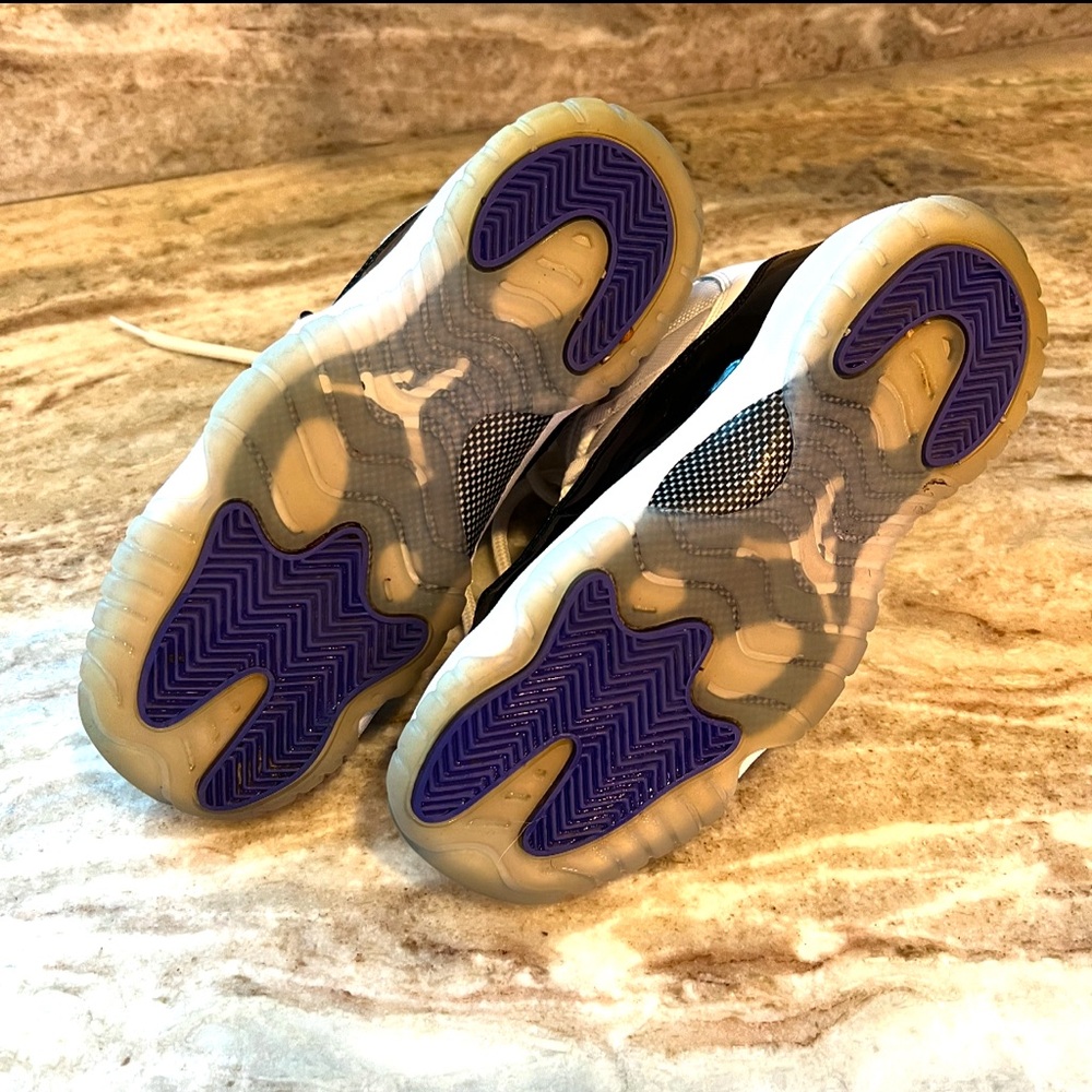 Air Jordan 11 Retro (GS) White/Black-Concord - Picture 11 of 12